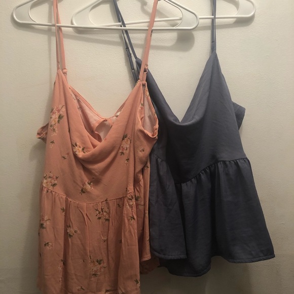 🦅 2 AE TOPS NEW W/ PRICE TAGS 🏷 - Picture 1 of 8